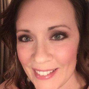 Meet your Posher, Lora